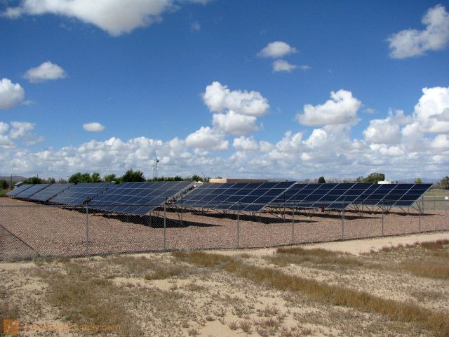 175千瓦REC太阳能/ IronRidge地面安装太阳能系统