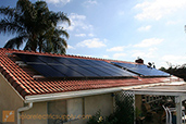 屋顶安装松下HIT太阳能电池板系统