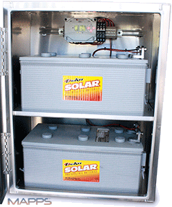 电线杆上的8D组太阳能电池盒