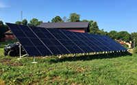 REC Enphase地面安装太阳能系统宾夕法尼亚州